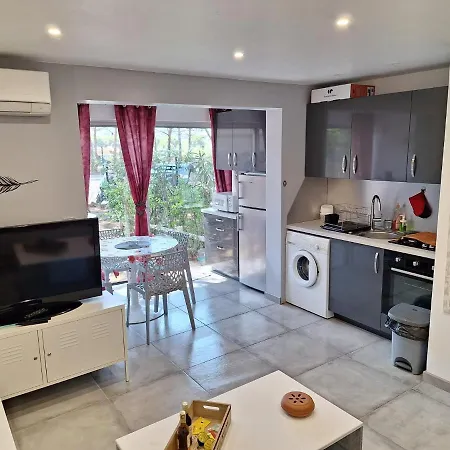 Au Coeur Des Pins Apartment